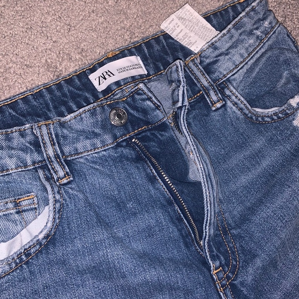 ZARA RIPPED HIGH WAISTED MOM JEANS